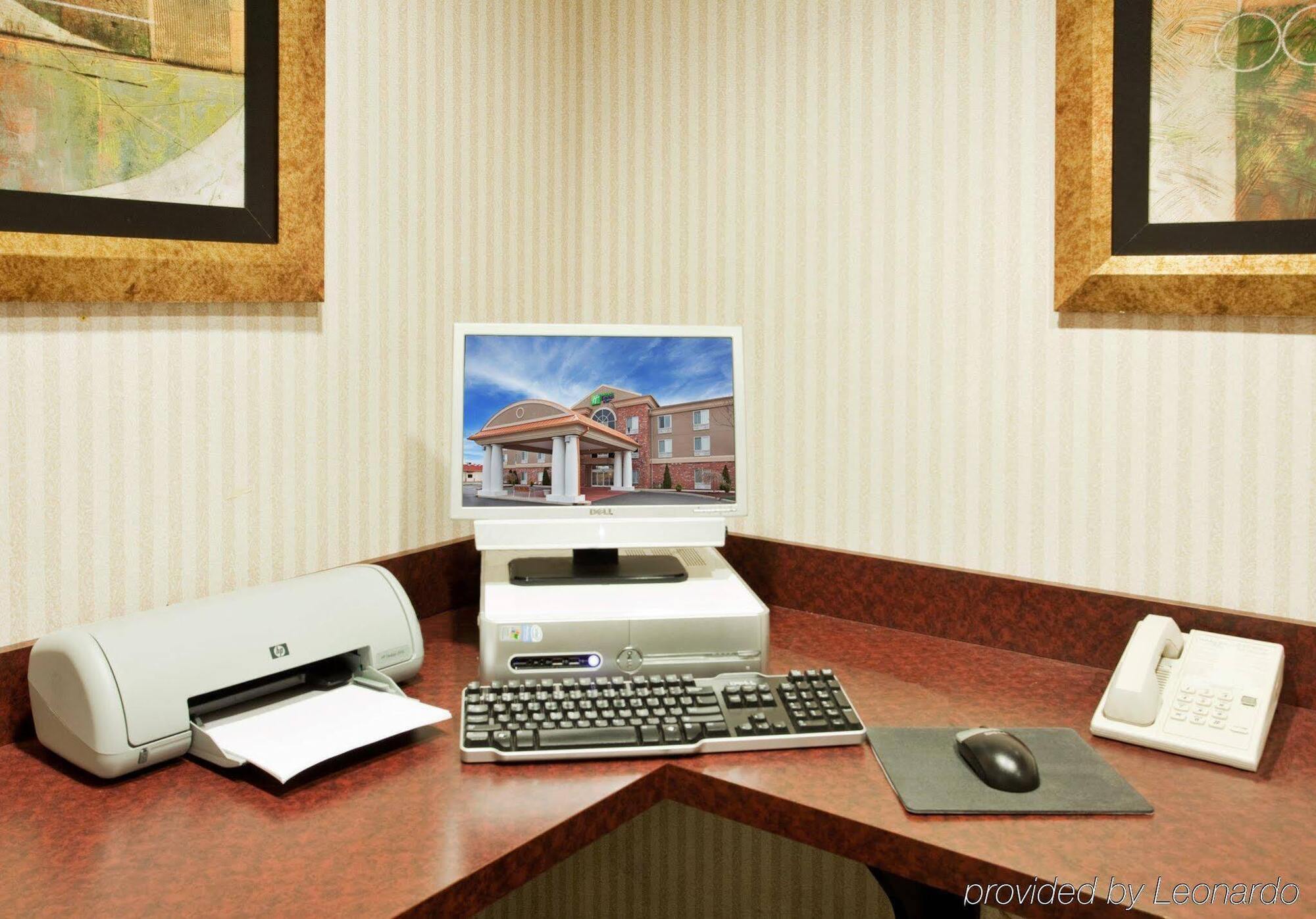Holiday Inn Express Hotel & Suites Farmington, An Ihg Hotel Экстерьер фото